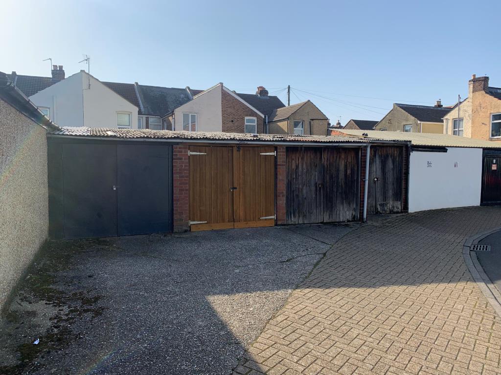 Lot: 18 - FOUR VACANT LOCK-UP GARAGES/STORES -